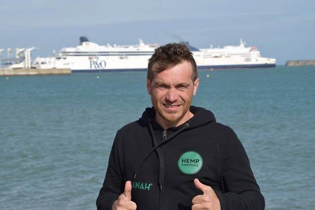 Avram Iancu, bibliotecarul din Petroșani, şi-a lansat astăzi, la Constanţa, cartea „Schimbarea eşti tu”