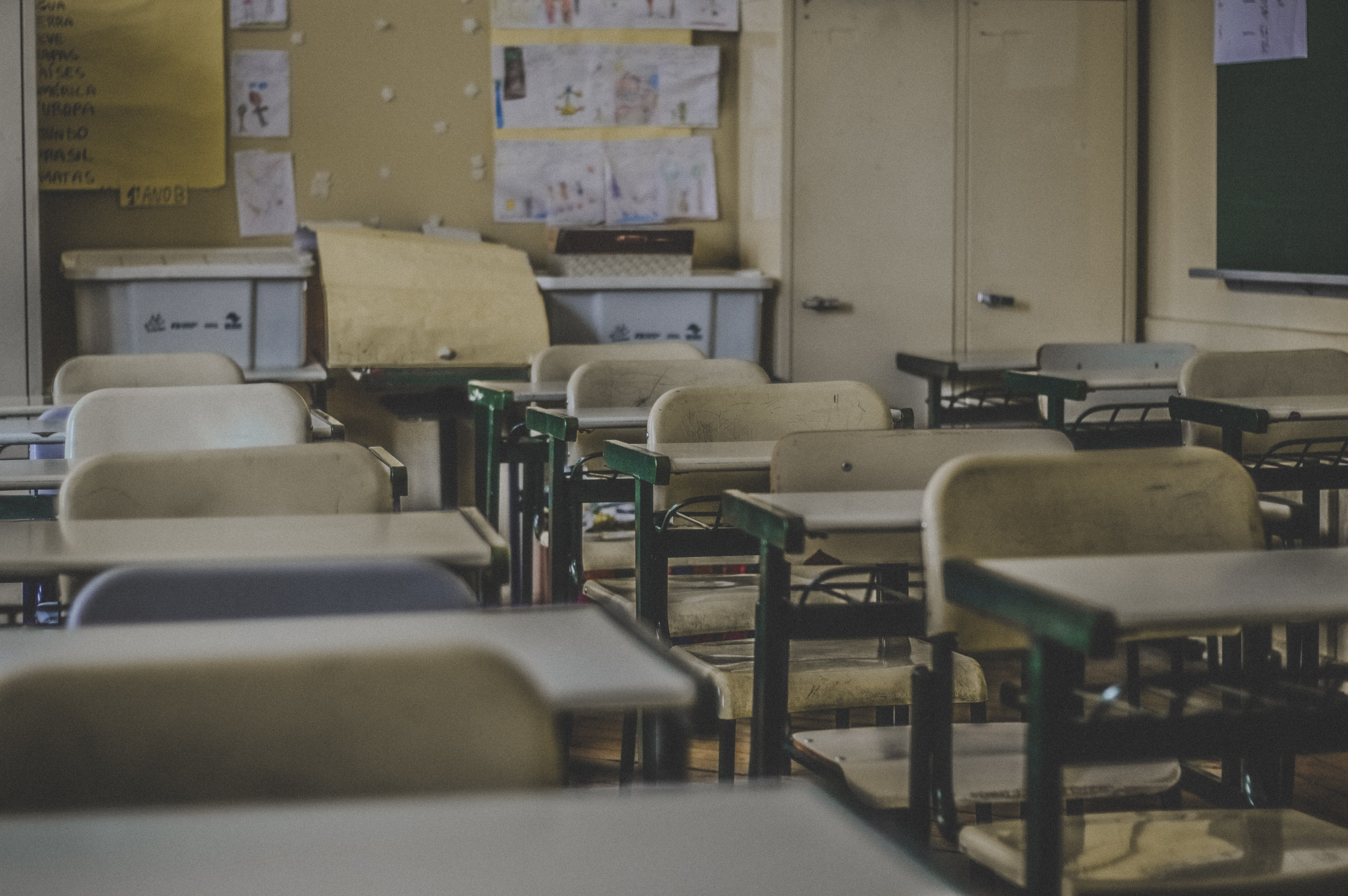 Corpul de Control al Ministrului Educaţiei Naţionale a început verificările în unităţile de învăţământ gimnazial
