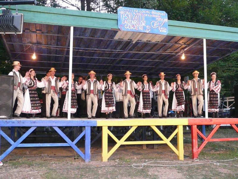 O nouă ediţie a Festivalului lăutarilor gorjeni are loc în comuna Bolboşi