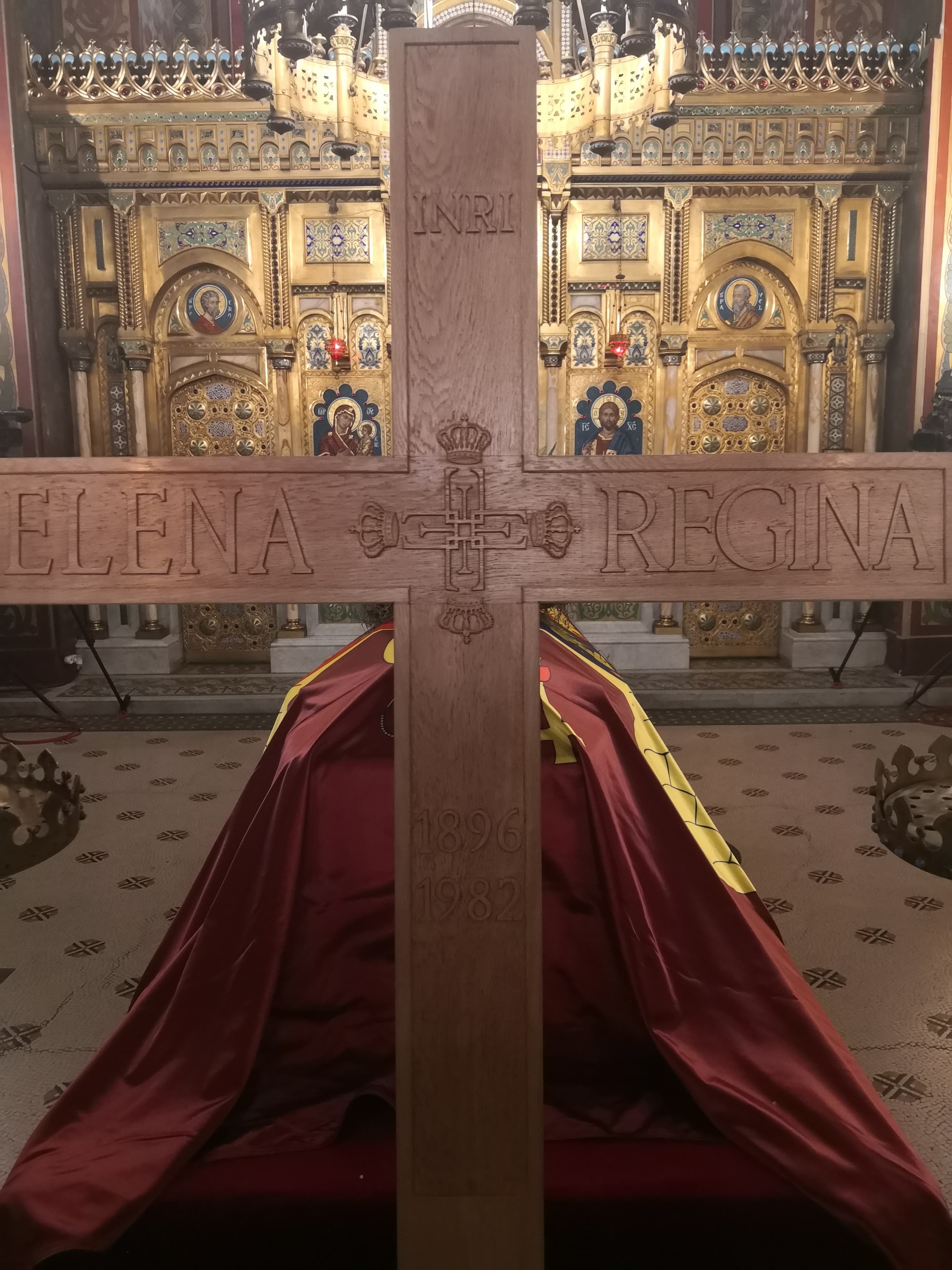 Începe înmormântarea Reginei-Mamă Elena (galerie foto)