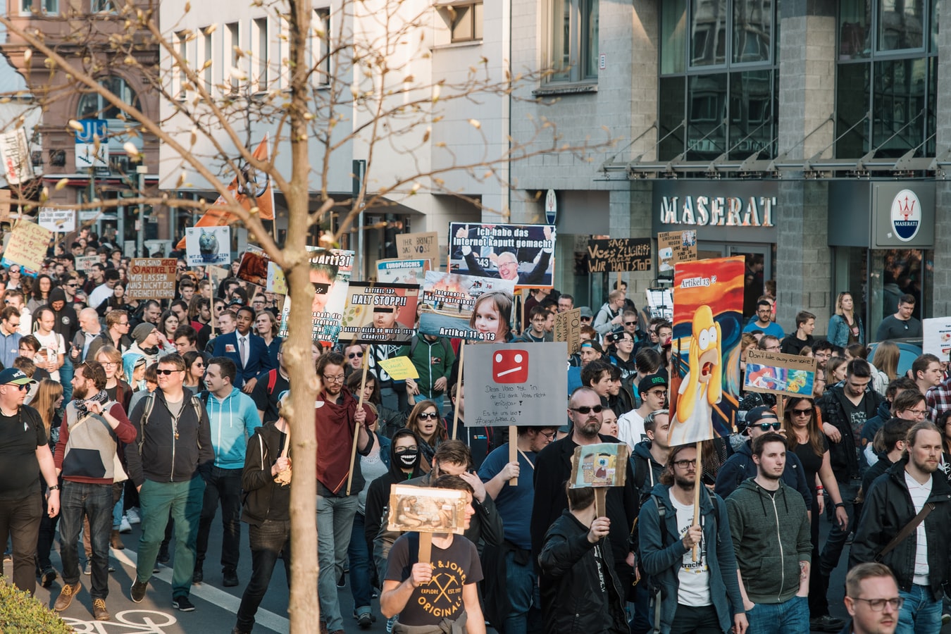 Mii de oameni au manifestat, ieri, la Edinborough pentru independenţa Scoţiei