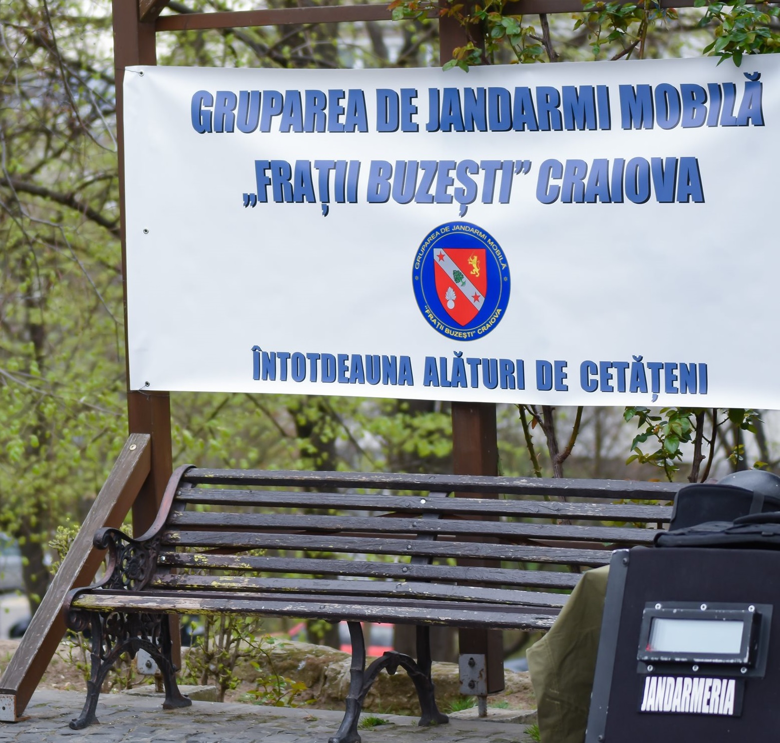 Gruparea de Jandarmi Mobilă Craiova a achiziţionat trei câini pentru misiuni de ordine publică