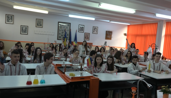 Ziua Națională sărbătorită în laboratorul de chimie