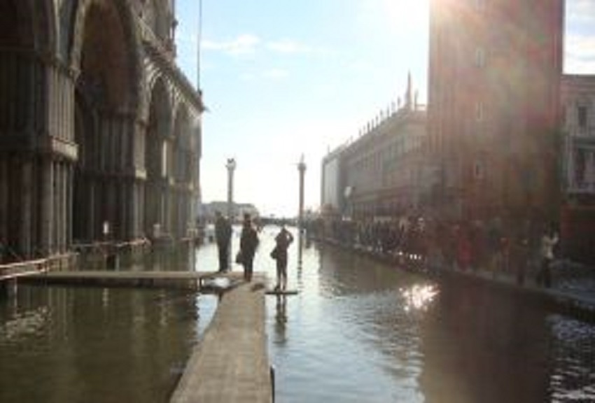 Apa se ridică din nou la Veneţia