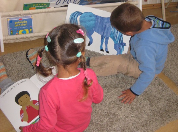 “Fiecare copil merită o poveste”: 10 grădi-biblioteci în comunități din județul Dolj