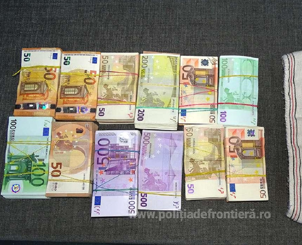 242 000 de euro, pe corpul unei femei care încerca să-i scoată din țară