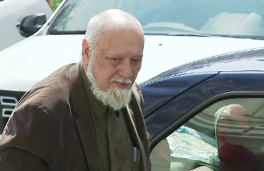 Gelu Voican Voiculescu a fost lovit cu o cârjă, în Piața Universității