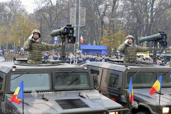 Parada de la Arcul de Triumf: 4.000 de militari, 200 de mijloace tehnice şi peste 50 de aeronave