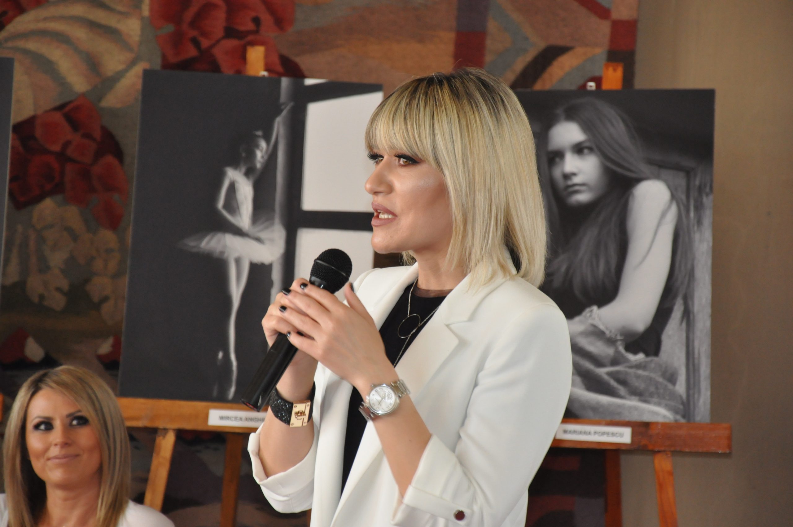 Gaudeamus 2020 – Lansarea volumului de versuri „Recviem pentru amor”, de Flavia Rusu