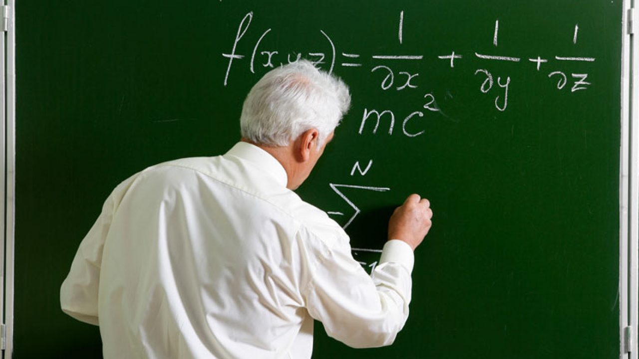 Zeci de profesori din Dolj rămân la catedră peste vârsta de pensionare