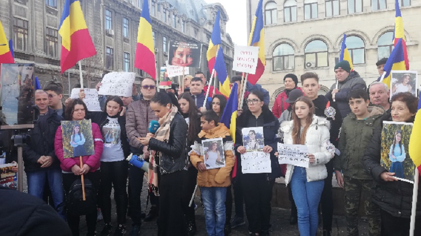 Protest organizat de familiile Alexandrei Măceşanu şi Luizei Melencu