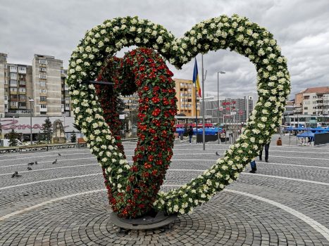 Primăria Râmnicu Vâlcea sărbătoreşte Mărţişorul în Scuarul Mircea cel Bătrân