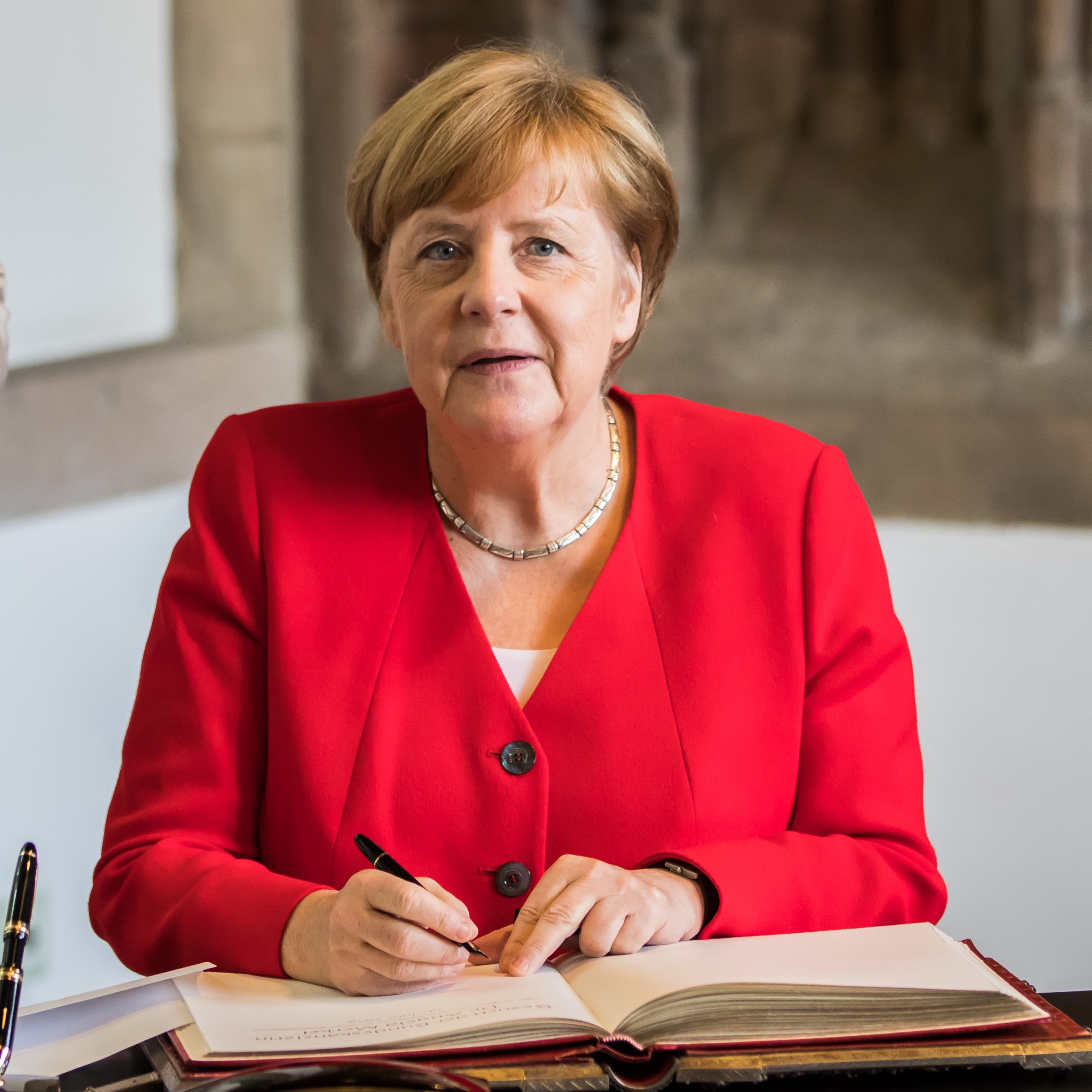 Cancelarul german Angela Merkel intră în autoizolare la domiciliu după ce a intrat în contact cu un medic t