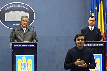 La intrarea în blocuri vor fi montate dispozitive cu soluţii dezinfectante