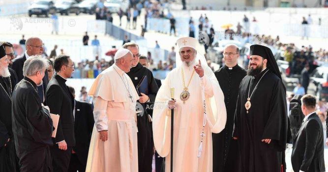 Coronavirus: Patriarhul Daniel i-a mulţumit Papei Francisc pentru donaţia făcută Spitalului din Suceava