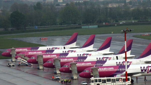 Wizz Air anunță că mai multe rute din România rămân suspendate