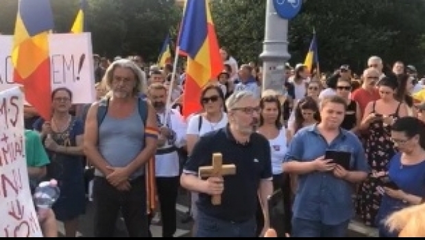 Legea privind carantinarea, contestată, în Piața Victoriei