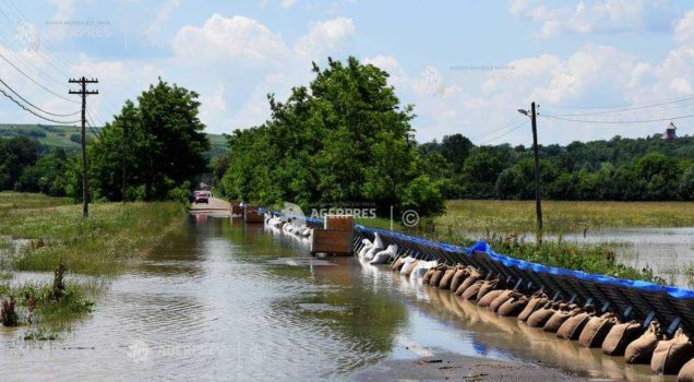 Cod galben de inundaţii pe râuri din judeţele Vâlcea şi Argeş, până la ora 23:00