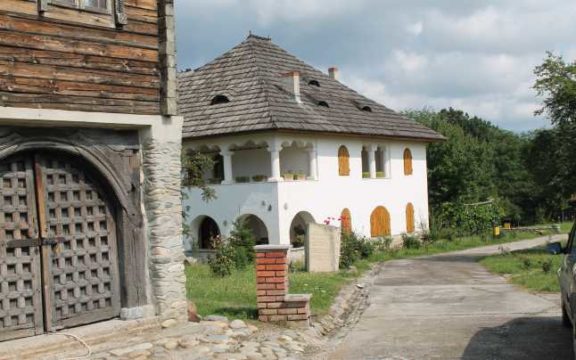 Donație pentru Muzeul Arhitecturii Populare de la Curtișoara