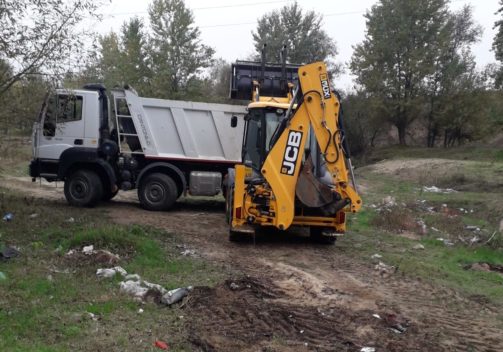 Acțiune de igienizare pe zona de protecție a râului Amaradia