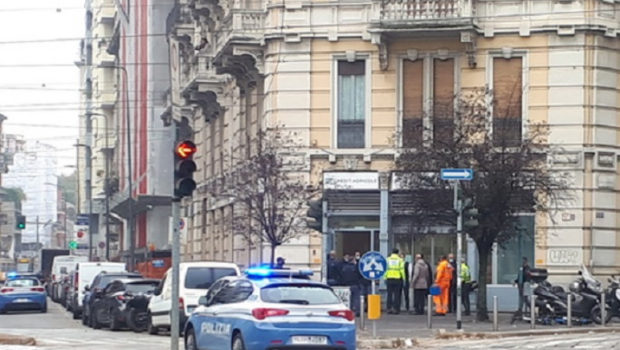 Jaf, cu luare de ostatici, la o bancă din Milano