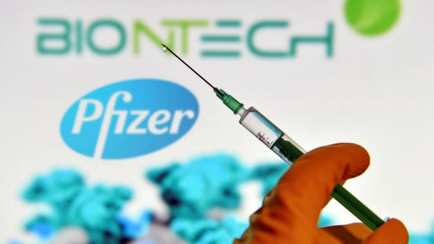 Aproape 700.000 de doze de vaccin Pfizer sosesc mâine în România