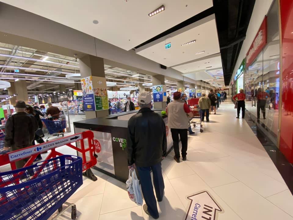 Aglomerație în marile magazine, program special de sărbători