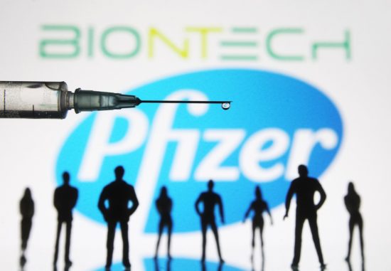 Studiu Pfizer: doza a treia de vaccin are o eficienţă de peste 95% împotriva Covid