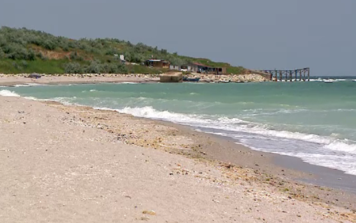 Inundații: Patru persoane salvate de pe plaja din Tuzla