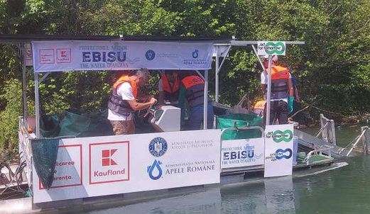 România: prima ambarcaţiune sută la sută ecologică din Europa, folosită pentru colectarea deşeurilor din ape, a fost lansată de Ziua mondială a mediului