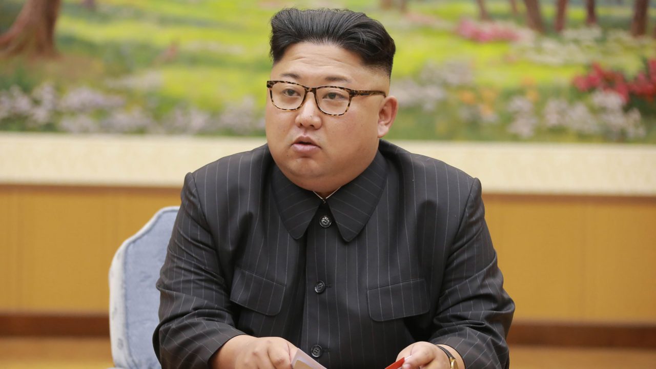 Coreea de Nord: Kim Jong Un interzice blugii, tunsorile și filmele străine