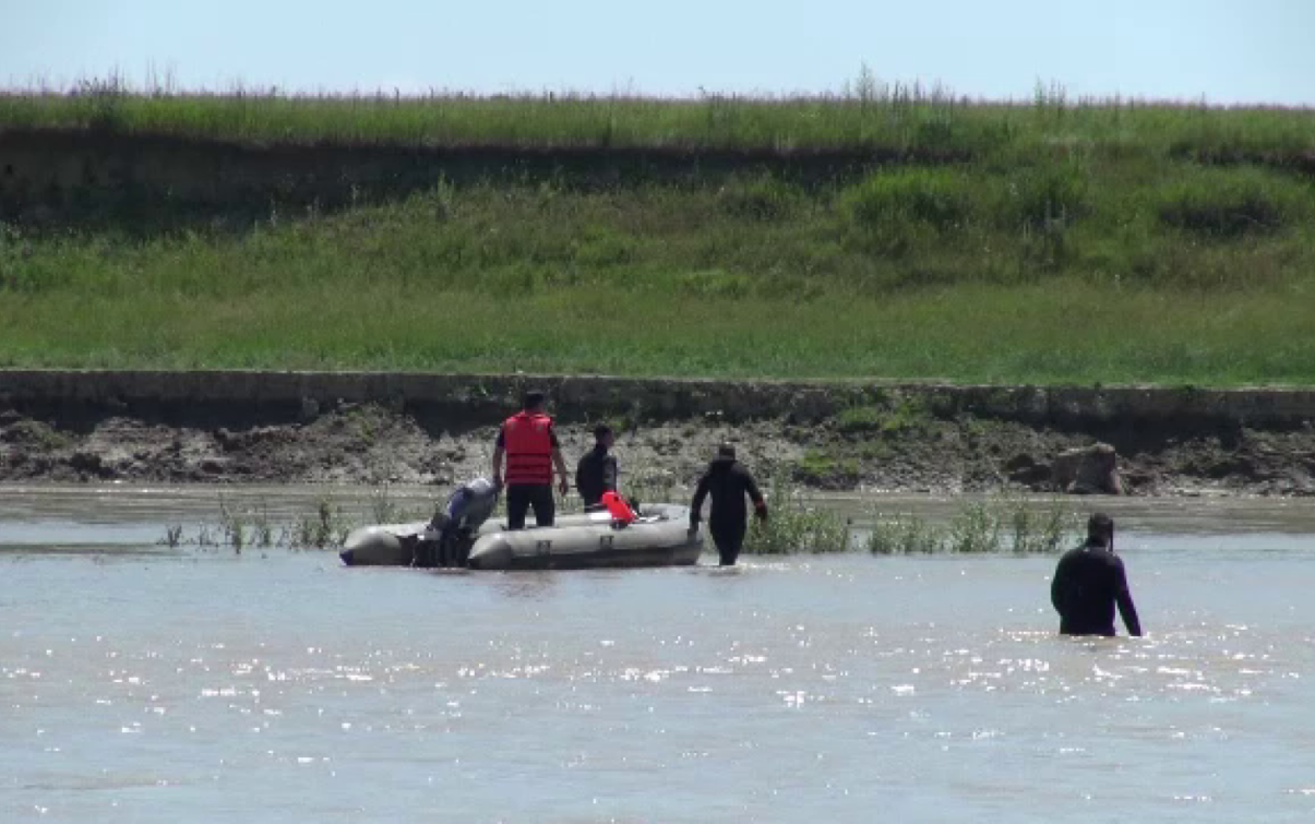 Tineri dispăruți în ape. În această dimineață, continuă căutările în apele Siretului și în Dunăre