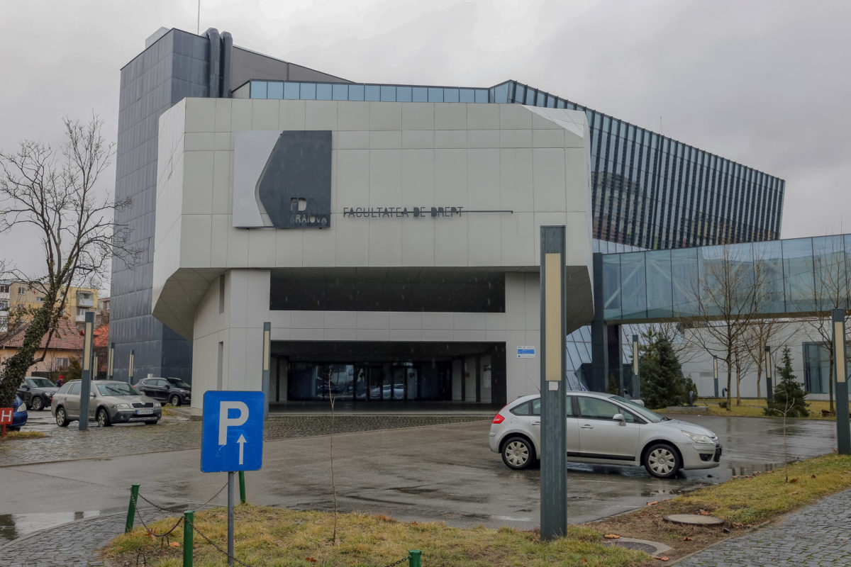 Craiova: Școală de vară, destinată adolescenților, la Facultatea de Drept