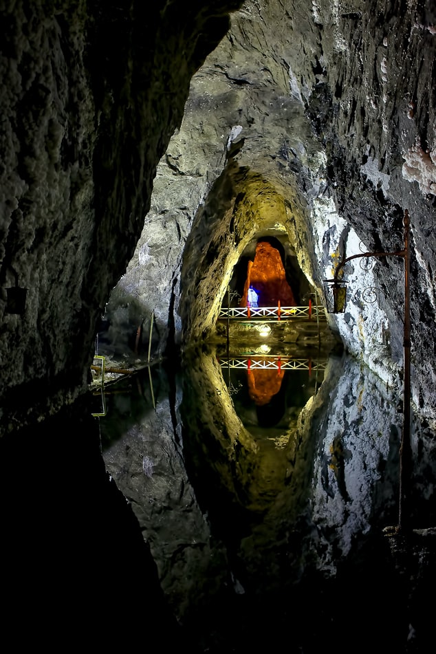 Societatea Națională a Sării, singurul producător de sare din România, este interesată de mina de grafit de la Baia de Fier