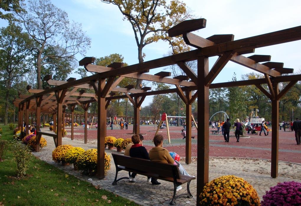 Craiova: Dosar penal, în urma rănirii celor doi copii, căzuți din carusel