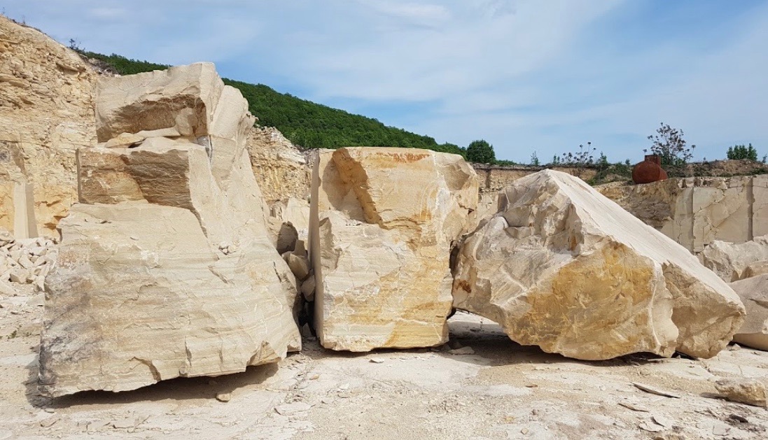 Gorj: Cinci sculptori români, la Simpozionul Internațional de Sculptură, Pictură și Grafică