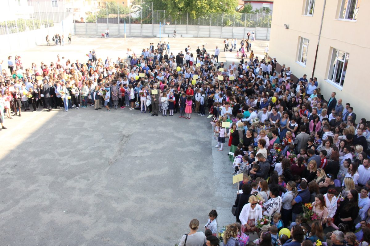 ISJ Dolj: Părinții pot participa la festivitățile de deschidere a anului școlar, dar nu au voie în clase