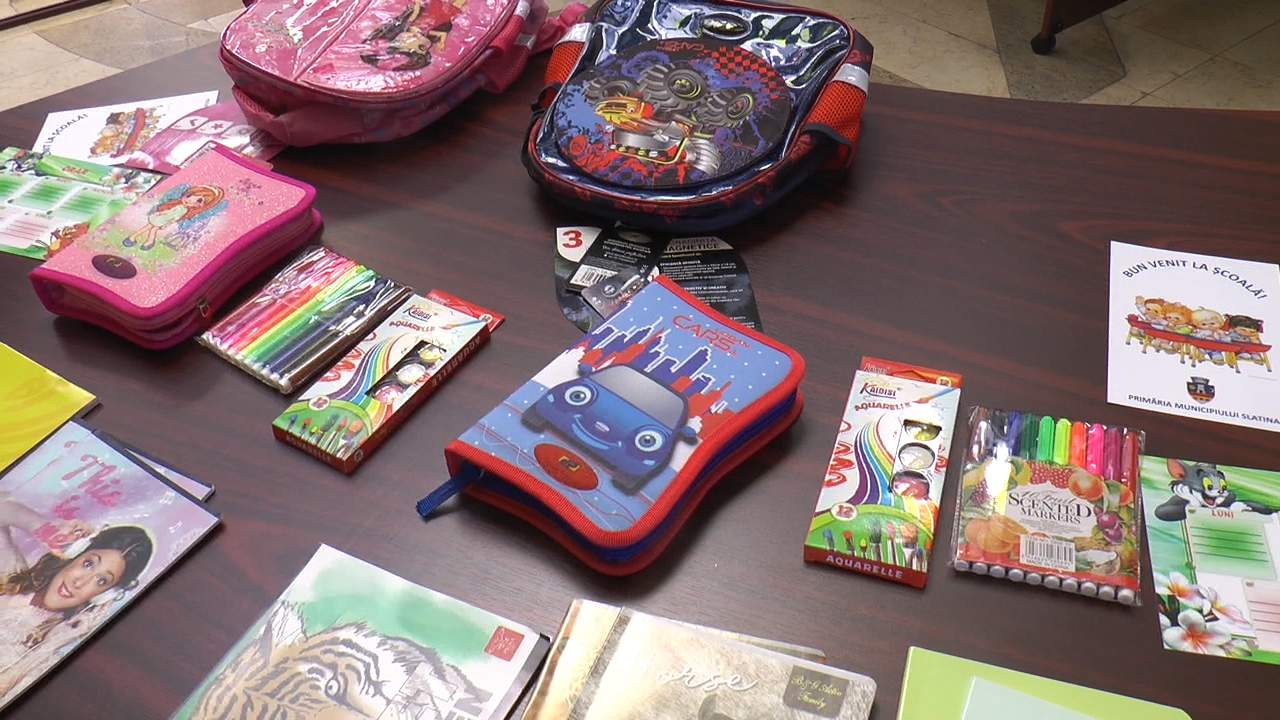 Primăria Slatina demarează programul „Primul meu ghiozdan”, pentru 740 de elevi