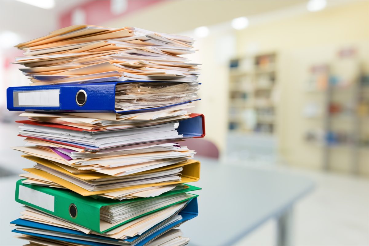 Klaus Iohannis a promulgat legea pentru ”subțierea dosarului cu șină”