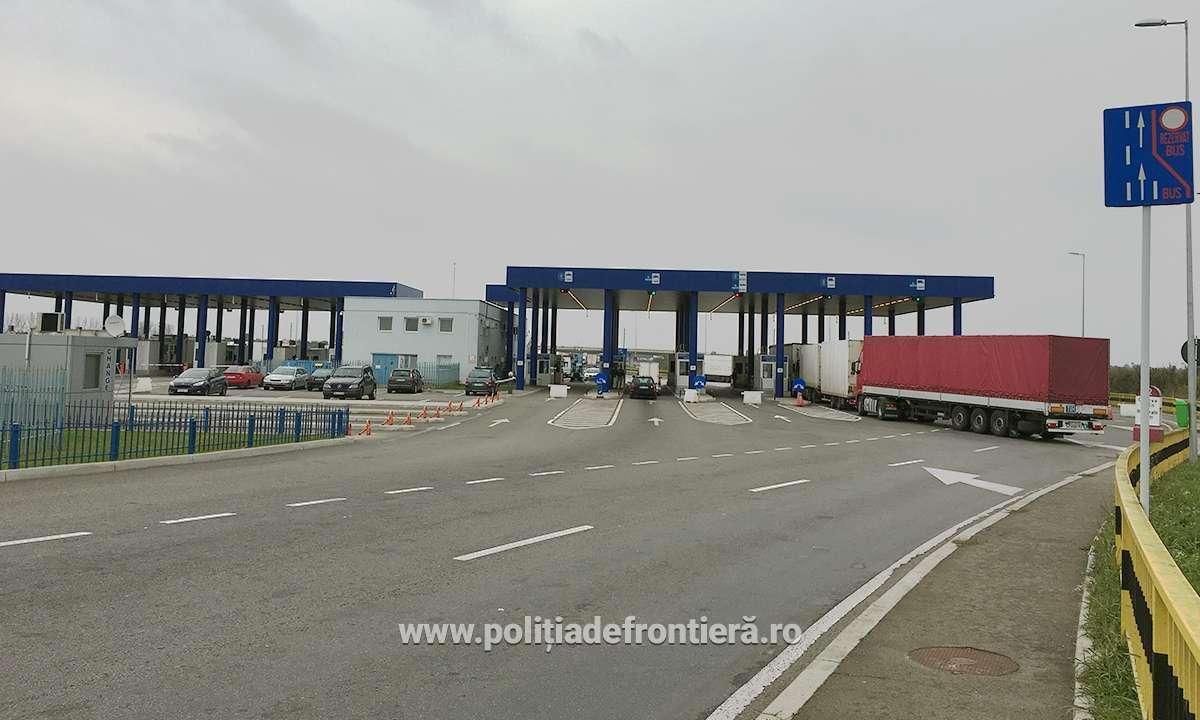 Calafat: Poliția de frontieră a confiscat aproape 7.000 de pachete de țigări, ascunse într-un microbuz