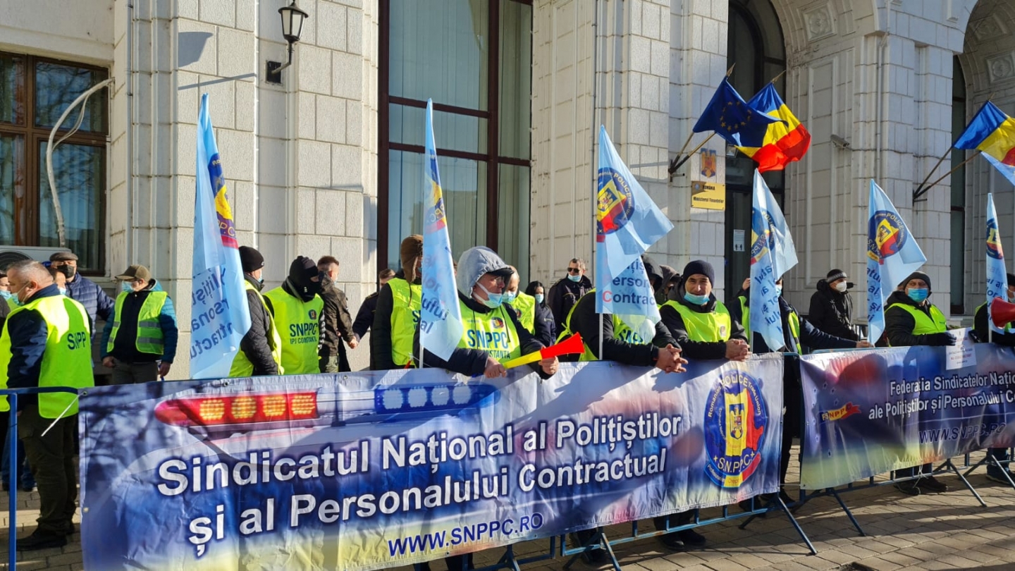 Protestele polițiștilor se mută la Guvern şi Parlament