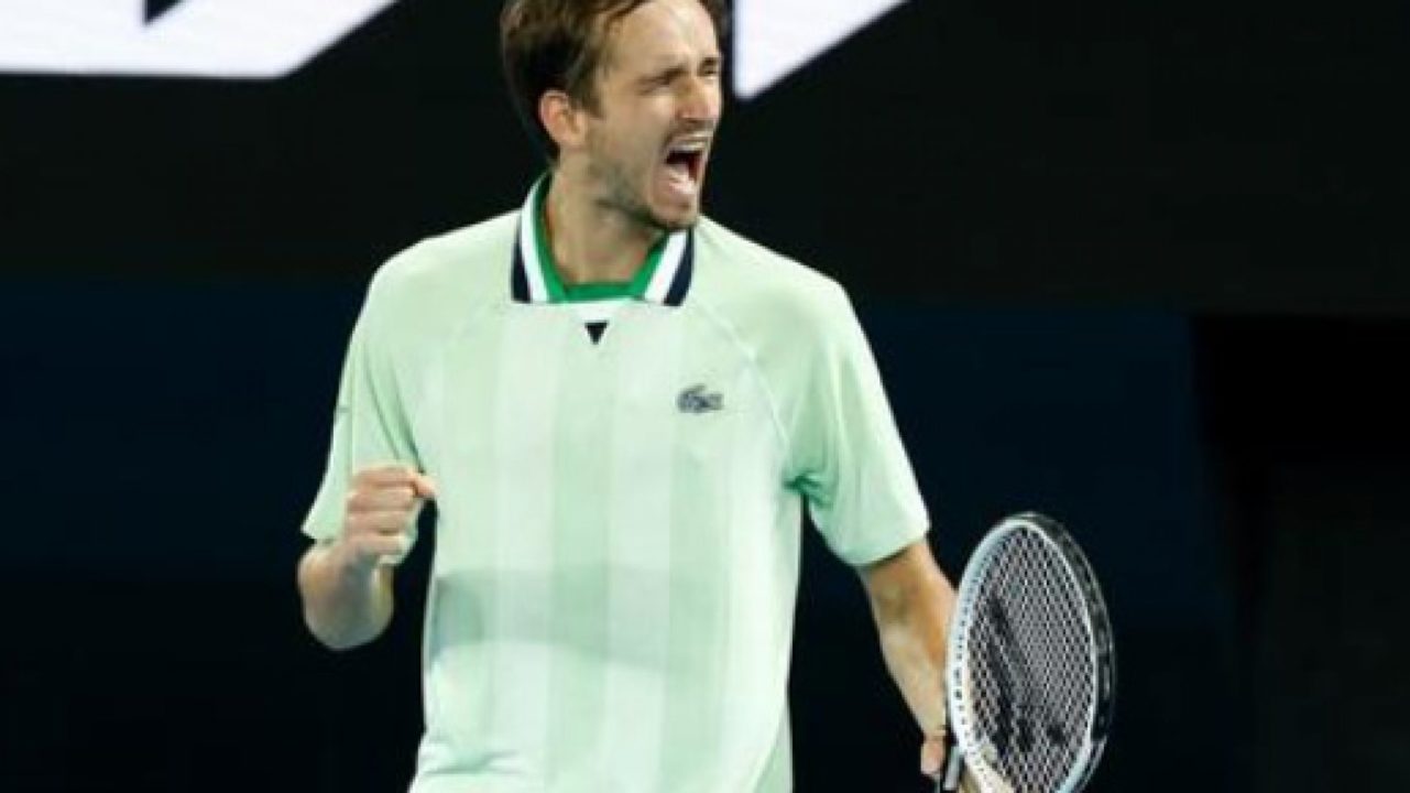 Australian Open: A plouat cu amenzi în urma semifinalei masculine Daniil Medvedev – Stefanos Tsitsipas