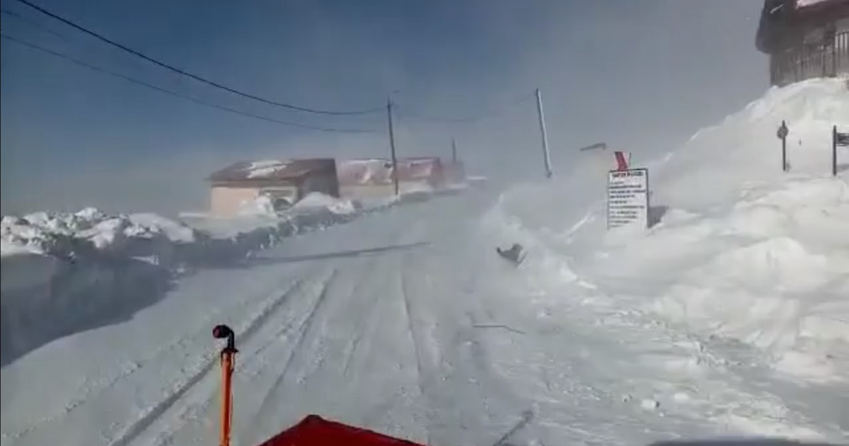 Secția de Drumuri Naționale Târgu Jiu continuă lucrările de deszăpezire pe Transalpina