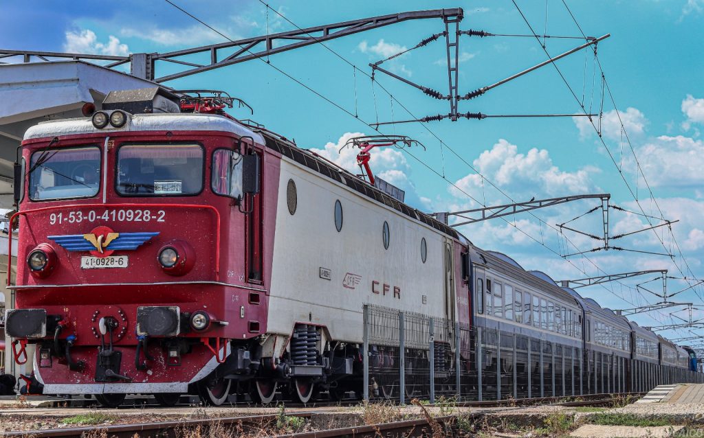 CFR Călători a suplimentat locurile în trenurile care asigură legătura între nordul ţării şi Bucureşti, în sprijinul refugiaţilor ucraineni