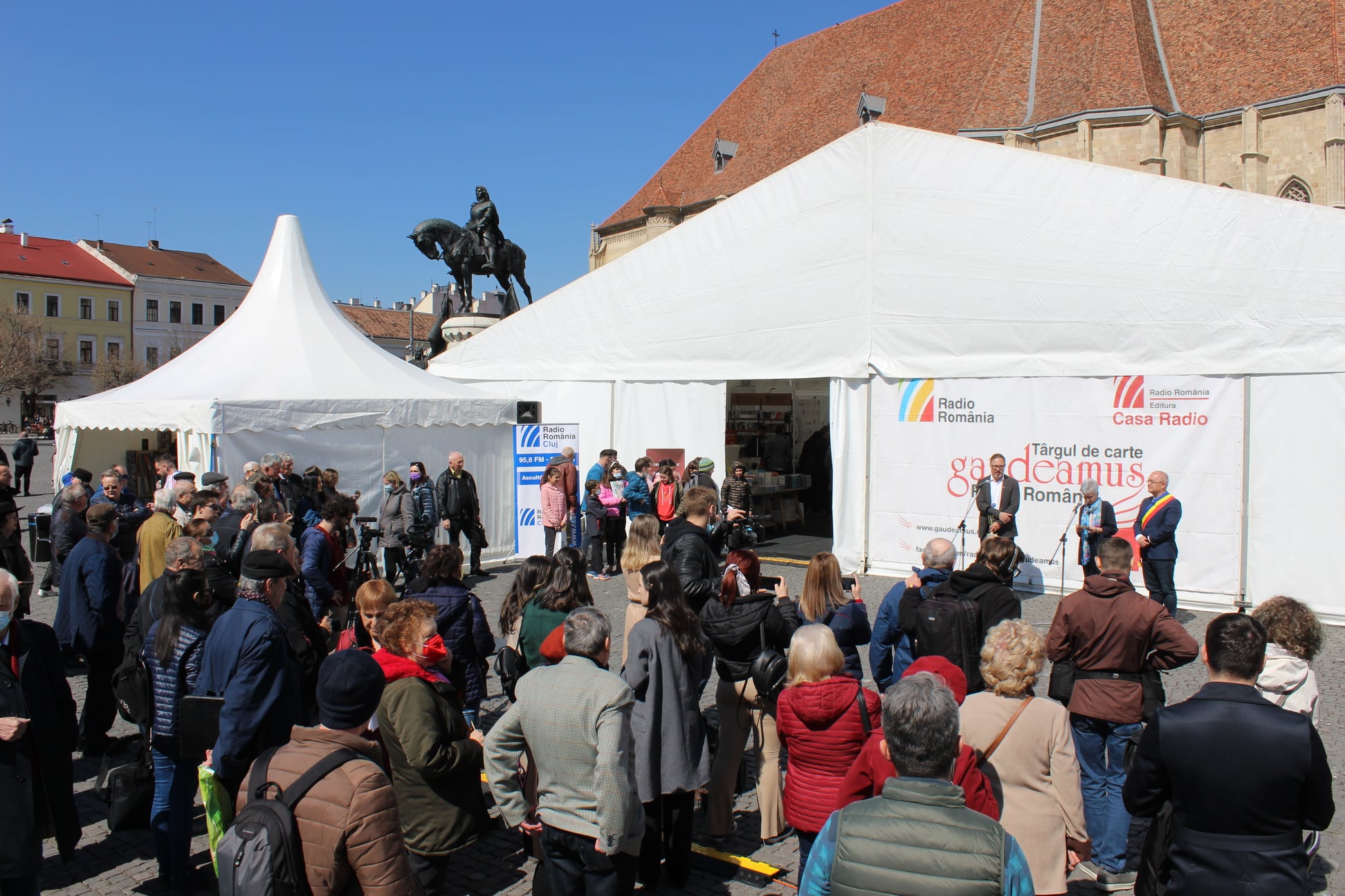 Peste 60 de edituri îşi expun ofertele la Târgul de carte Gaudeamus Radio România