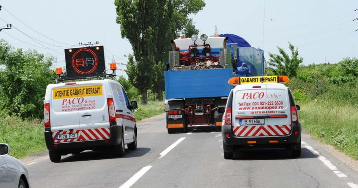Restricții de circulație, astăzi, pentru două transporturi agabaritice