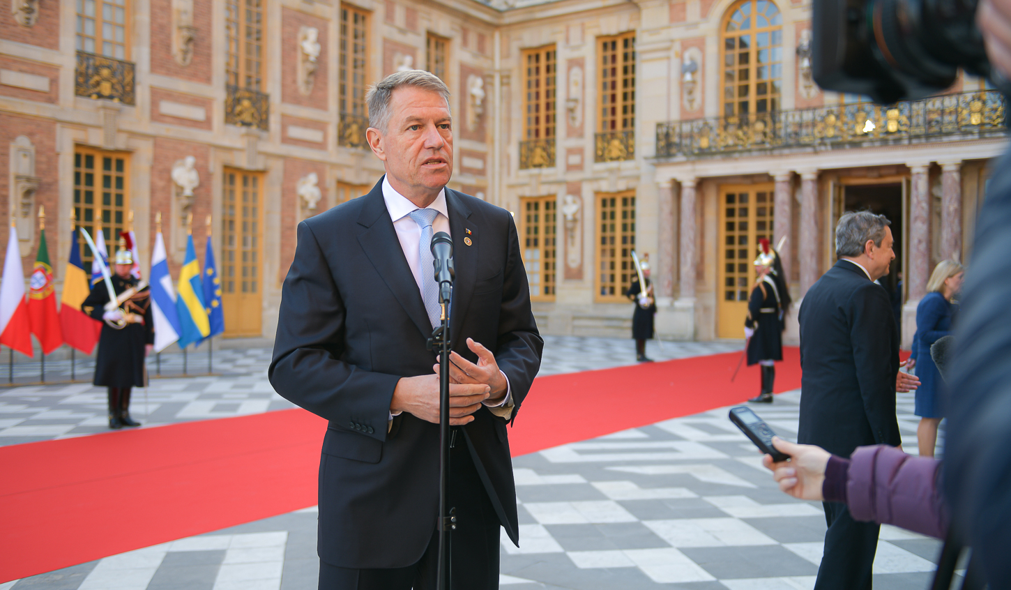 Preşedintele Klaus Iohannis participă, astăzi şi mâine, la reuniunea extraordinară a Consiliului European, de la Bruxelles