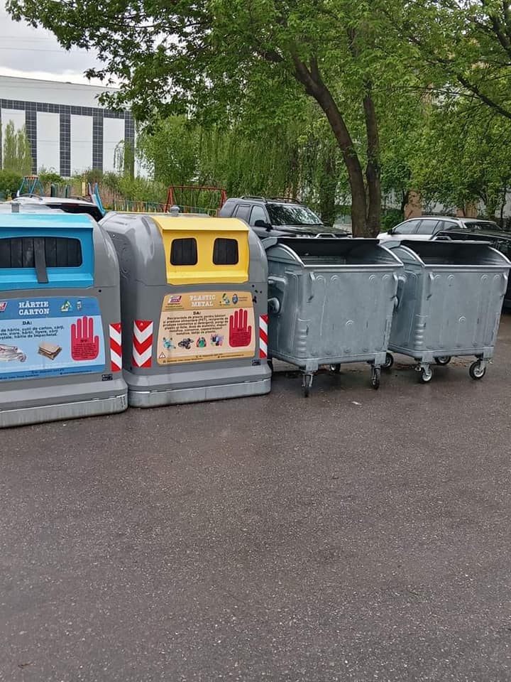 Angajaţii Iridex şi cei ai ADI EcoDolj fac prevenţie la platformele de gunoi din cartierele de blocuri ale Craiovei