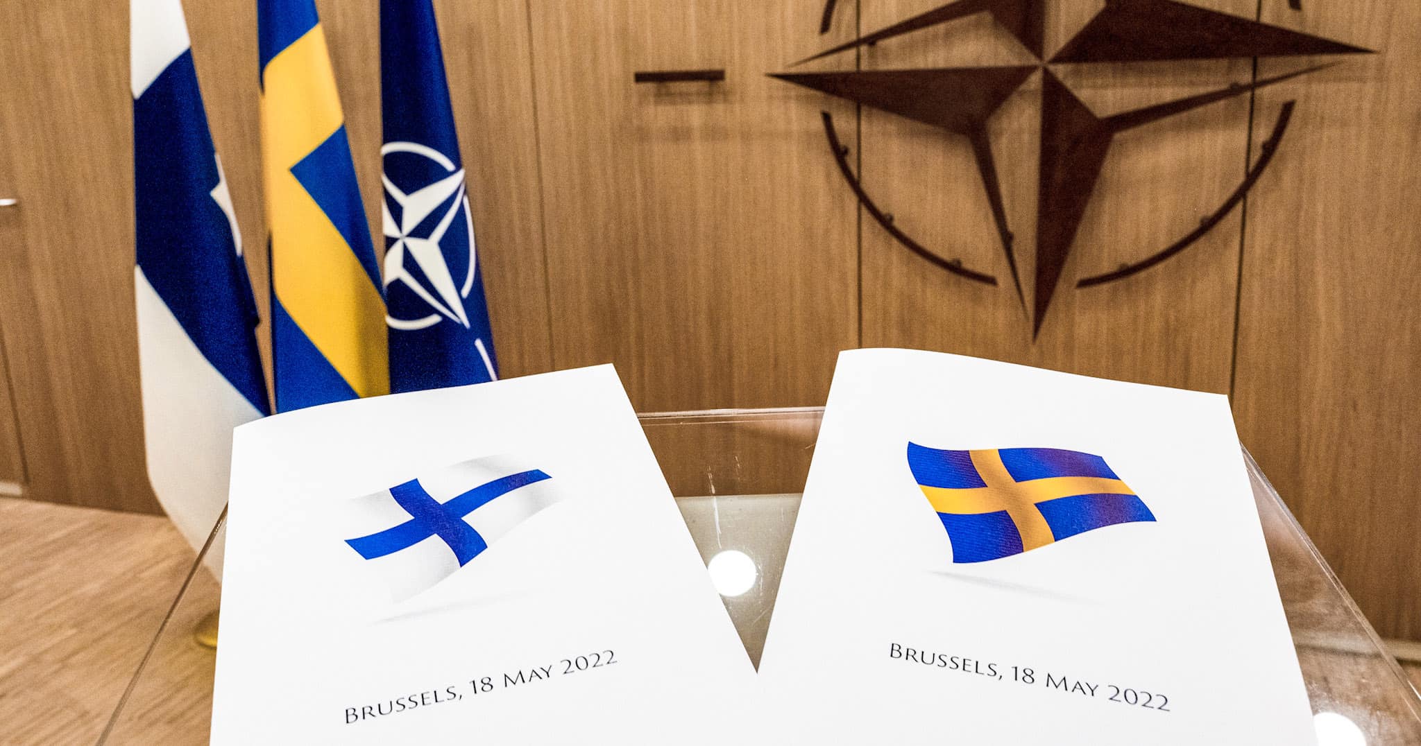 Suedia şi Finlanda au depus ieri cererile oficiale de aderare la NATO