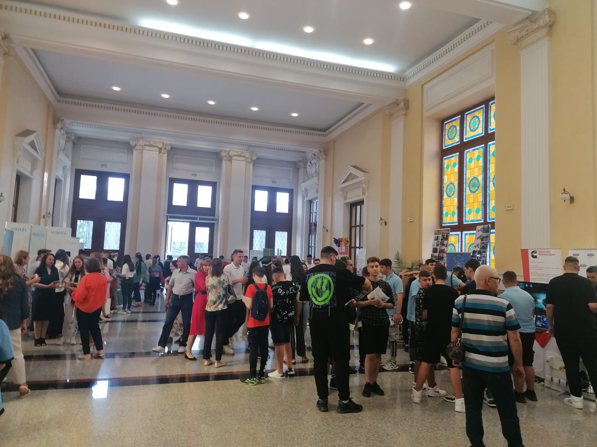 Târgul ofertelor educaționale din învățământul preuniversitar s-a mutat în Holul Universității din Craiova